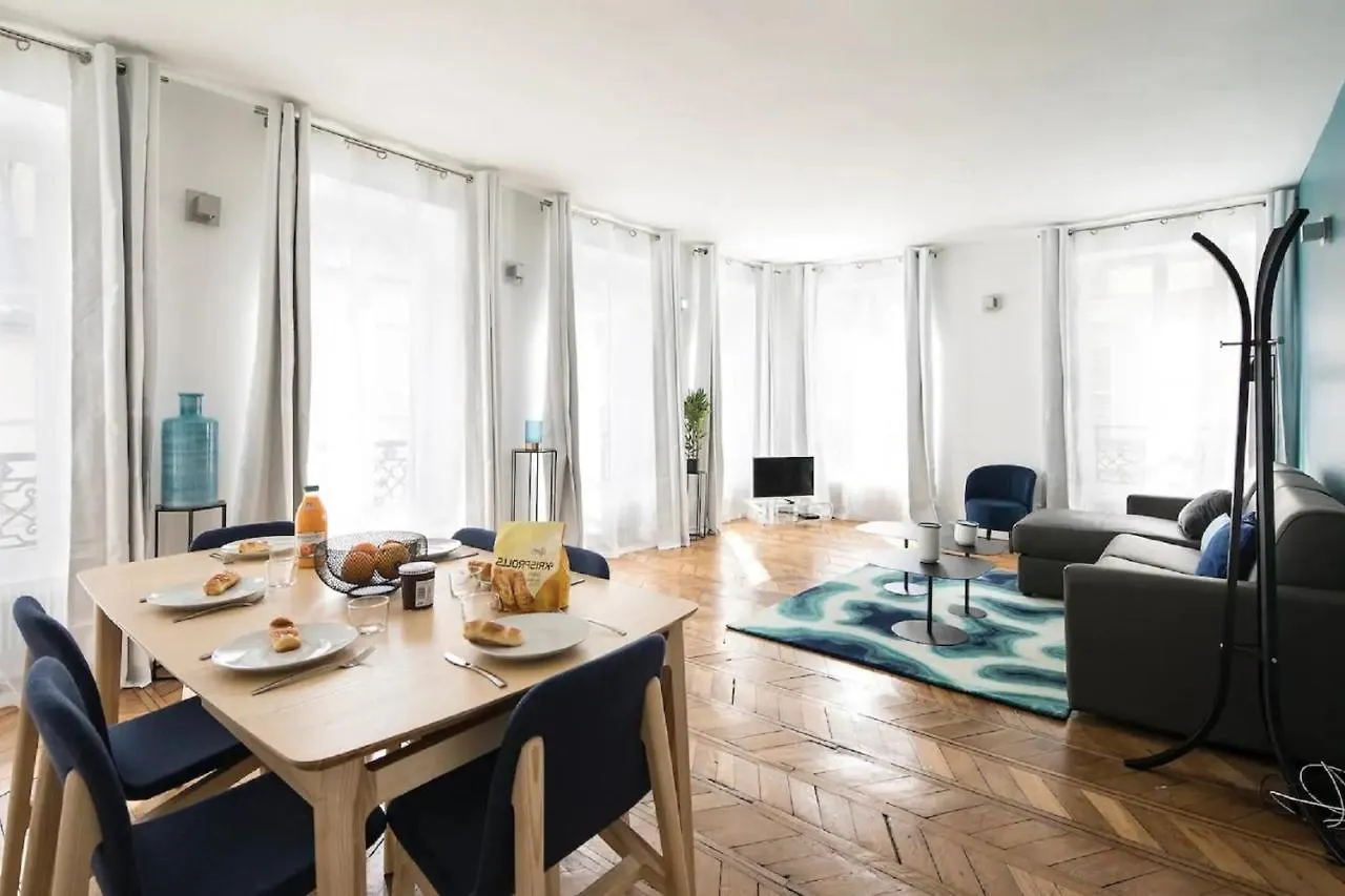 ** Aparthotel Edgar Suites Marais - Temple Paris France